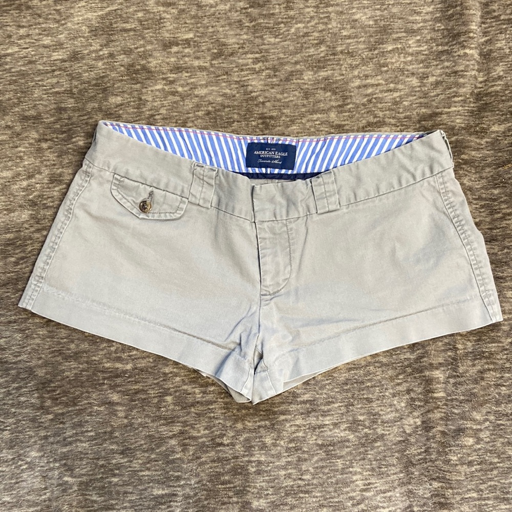 🆕AE Favorite Shorts. Medium gray. EUC! Size 8 women. 2.5” inseam